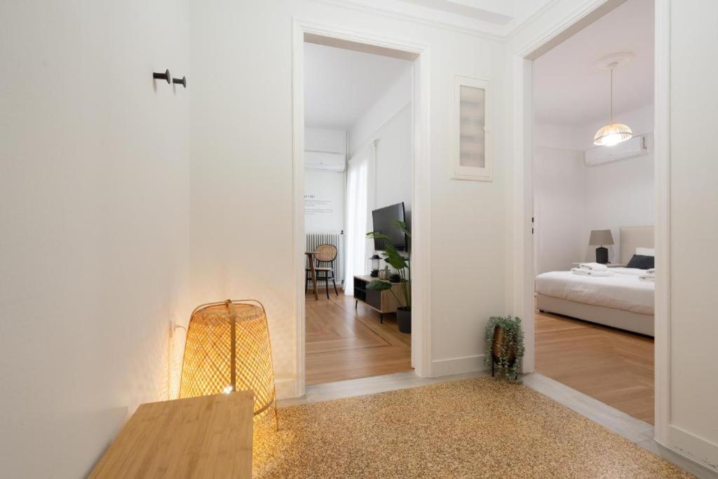 Vibrant Urban Getaway: Modern 1-Bedroom Near Bars, Parks, And Metro Athens Luaran gambar