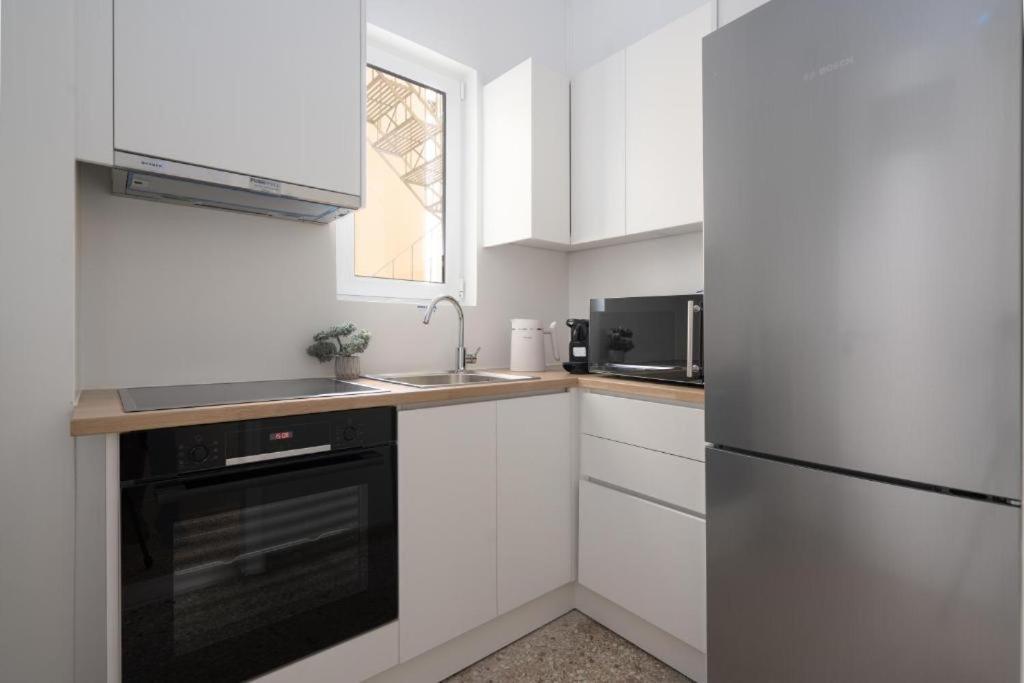 Vibrant Urban Getaway: Modern 1-Bedroom Near Bars, Parks, And Metro Athens Luaran gambar